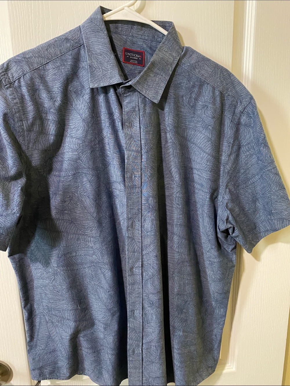 UNTUCKit Men's Short-Sleeve Button-Down Shirt in Slate Blue Leaf Print